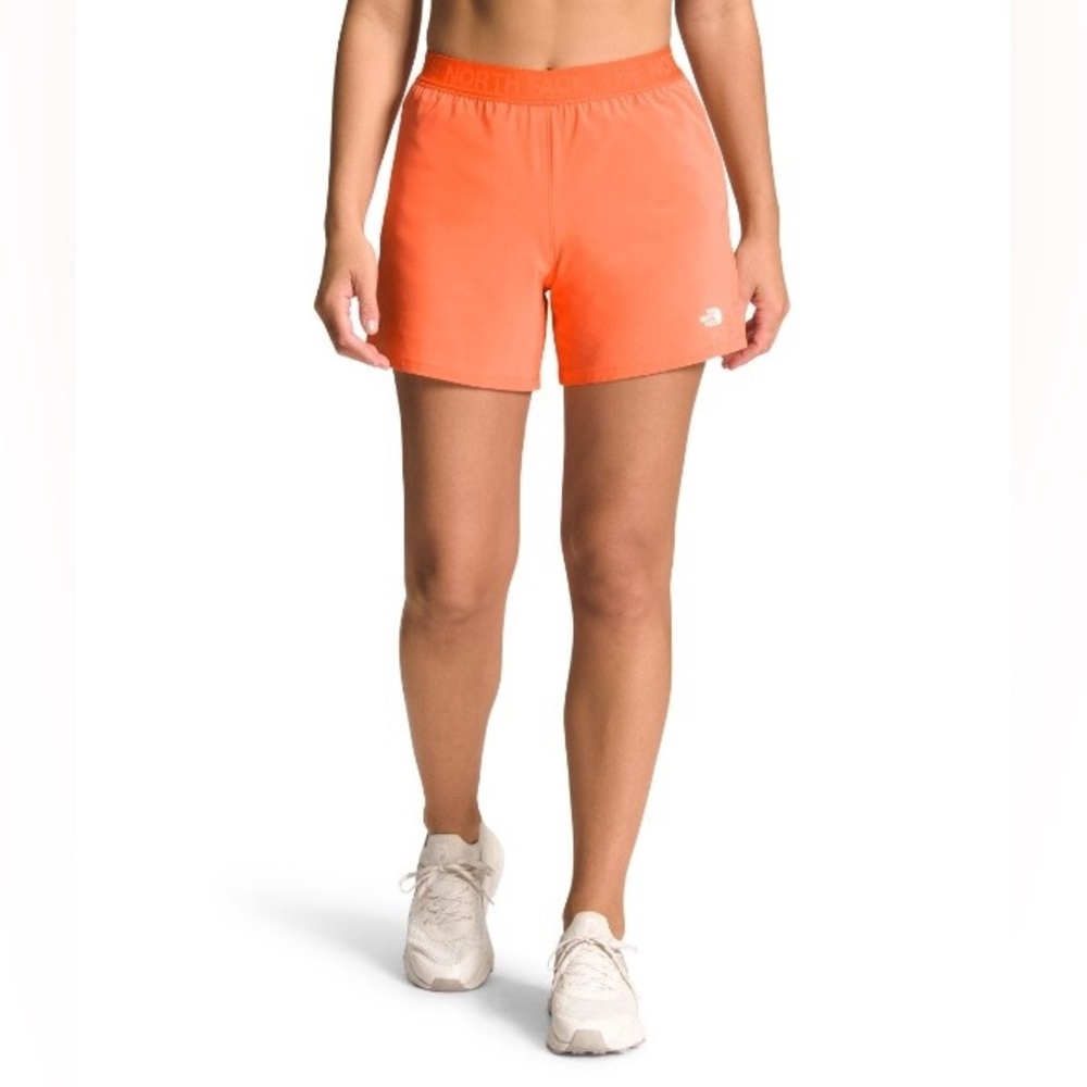 $50 NWT North Face Women’s Wander Performance Short - Medium